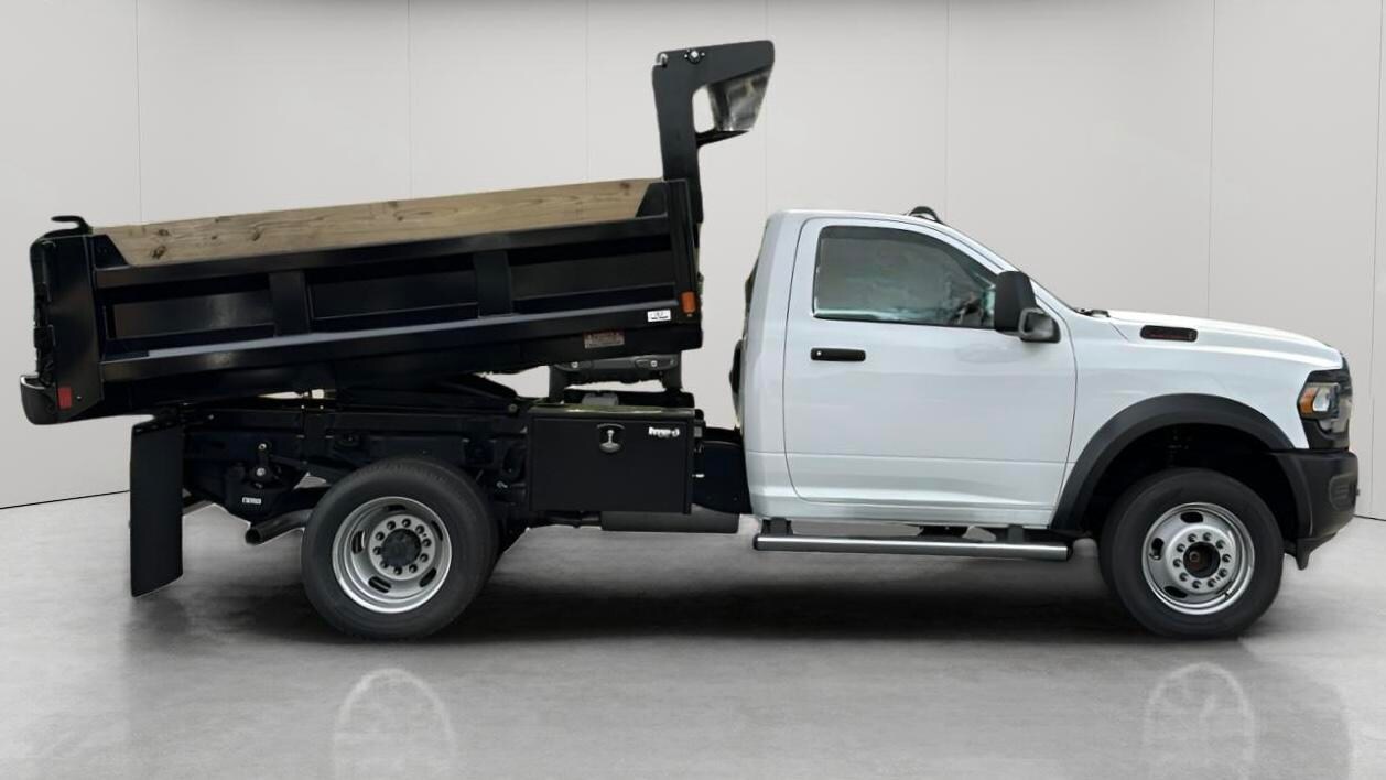 2024 Ram 5500 Tradesman photo 3