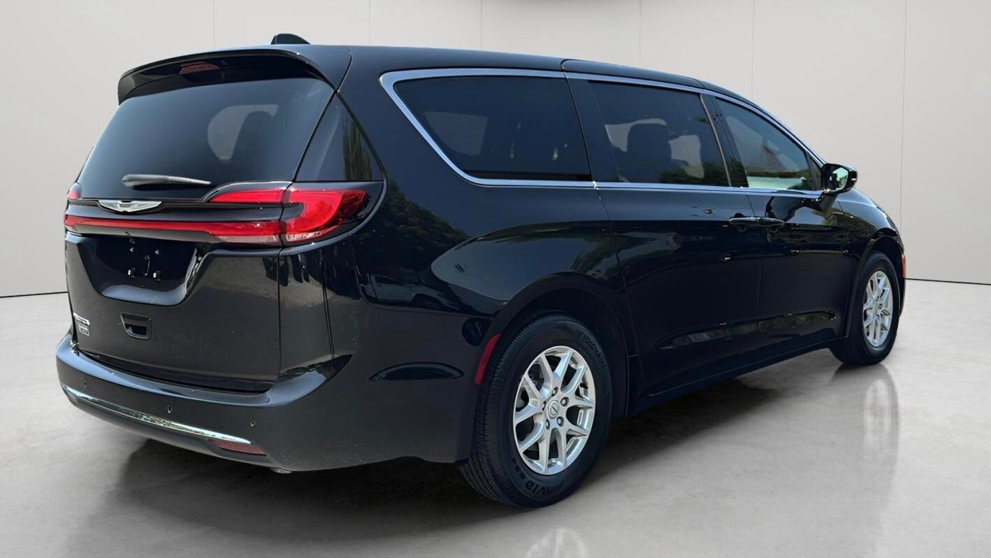 2026 Chrysler Pacifica photo 4