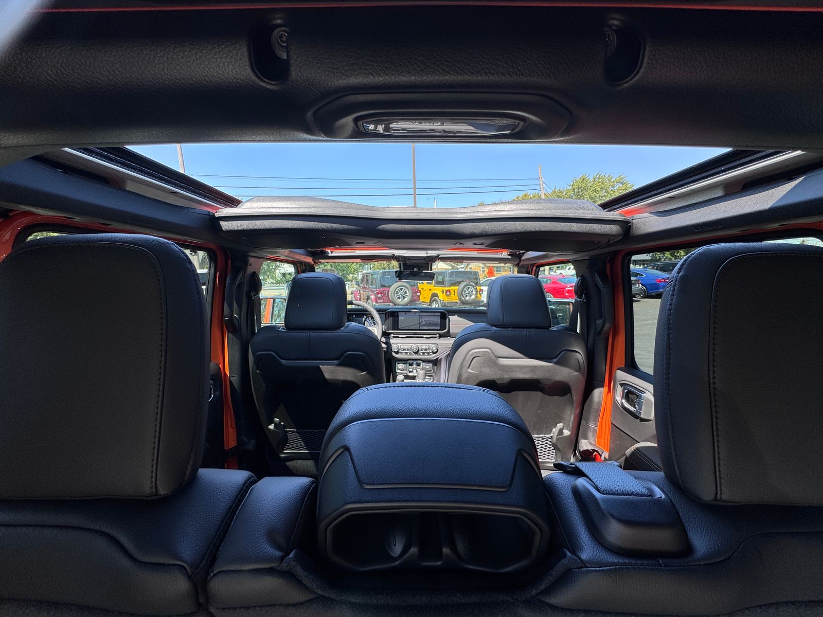 2025 Jeep Wrangler Sahara photo 4