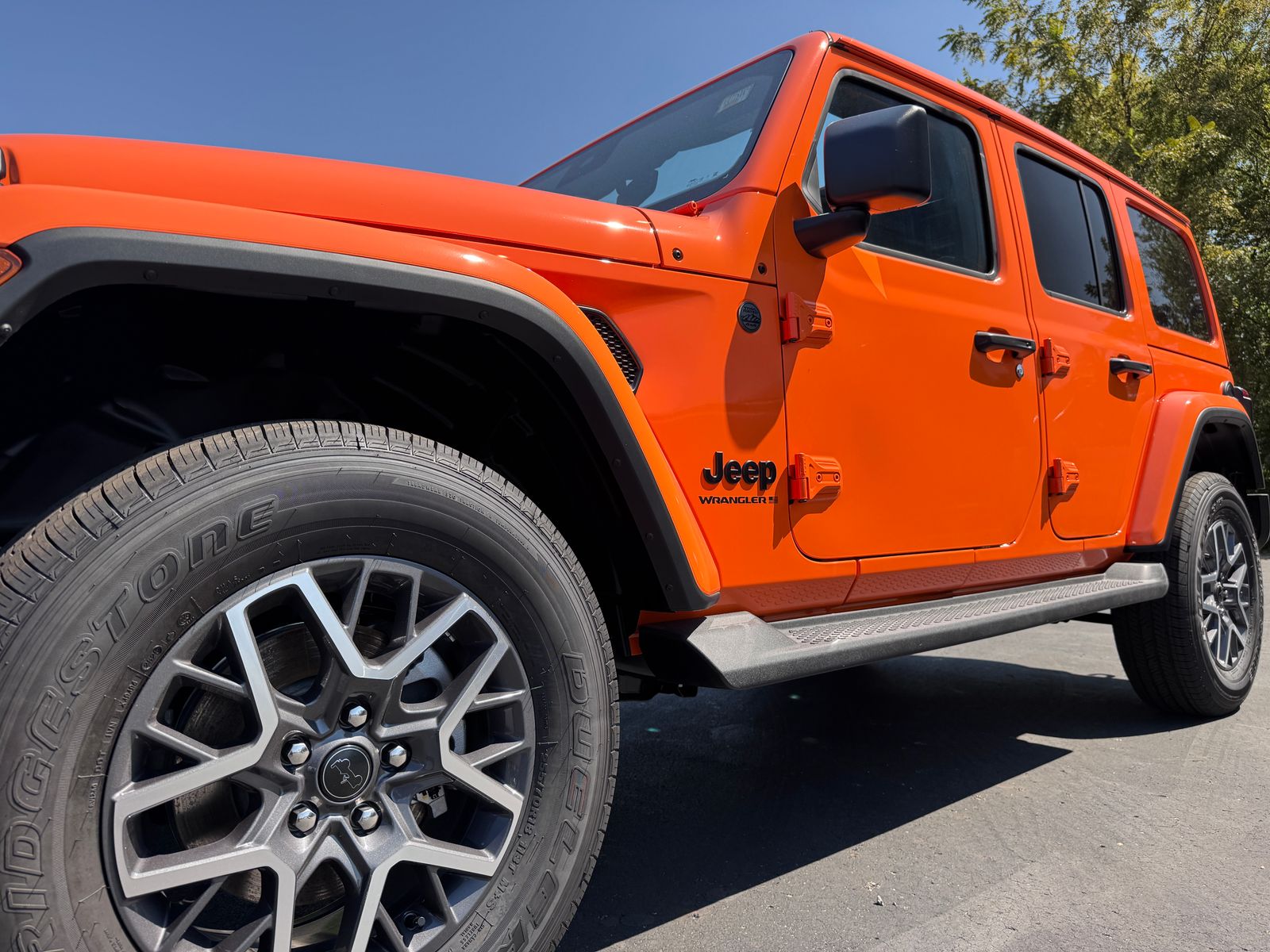 2025 Jeep Wrangler Sahara photo 3