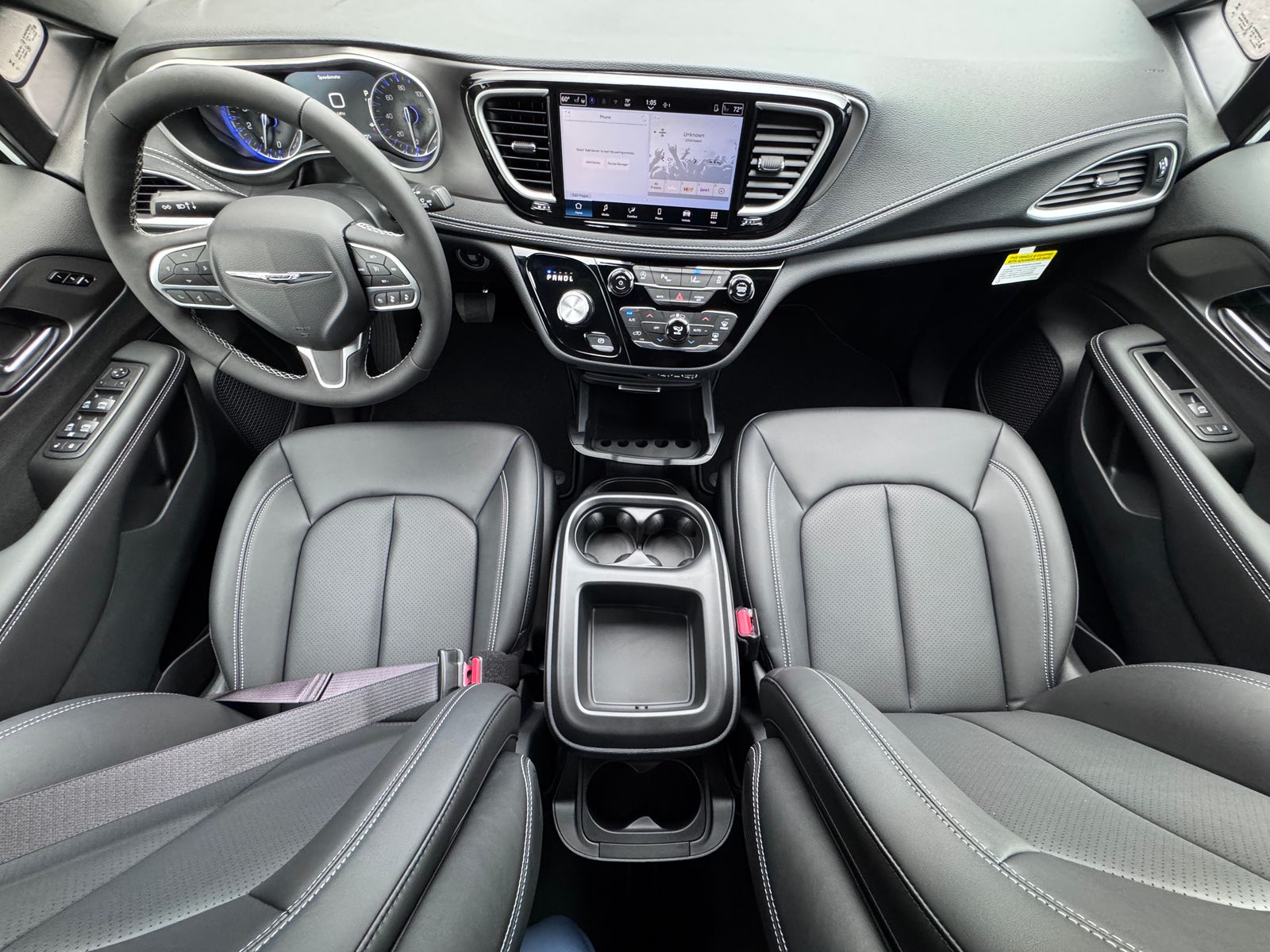 2025 Chrysler Pacifica photo 2