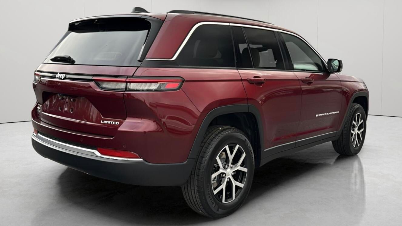 2025 Jeep Grand Cherokee Limited photo 4