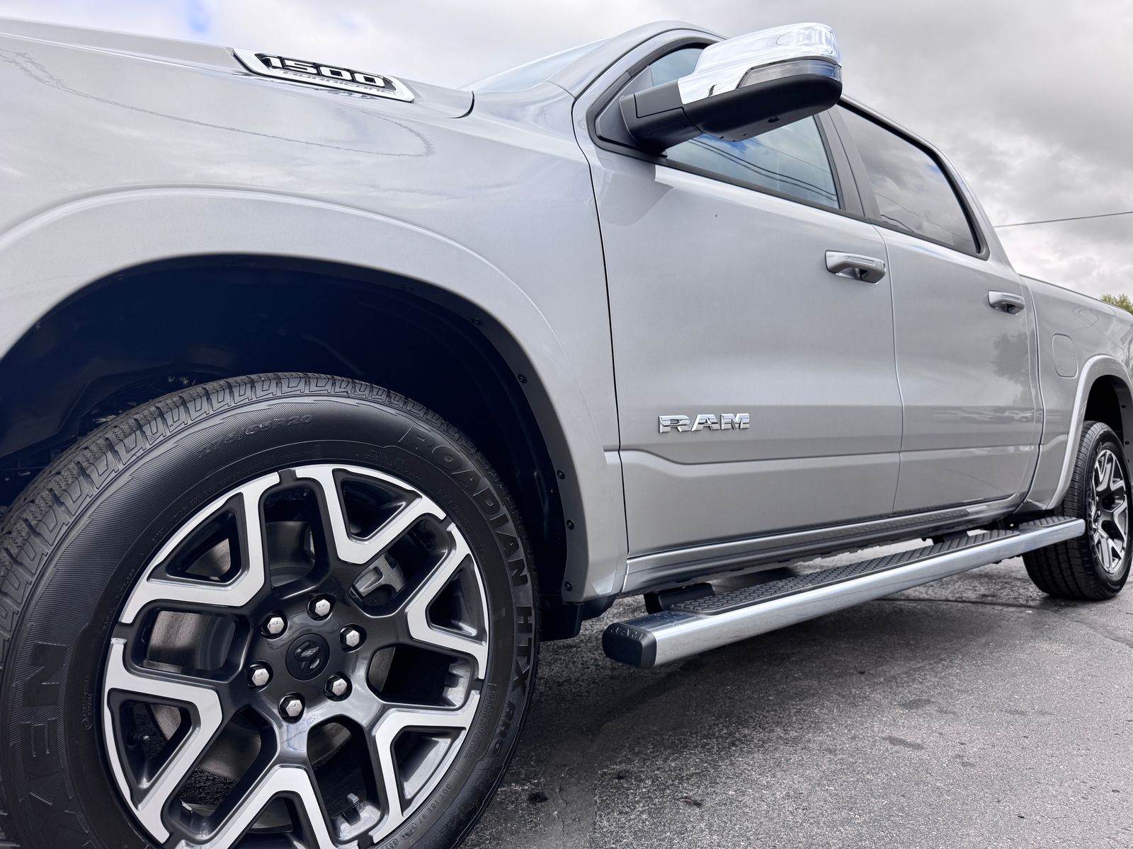 2026 Ram 1500 Laramie photo 3