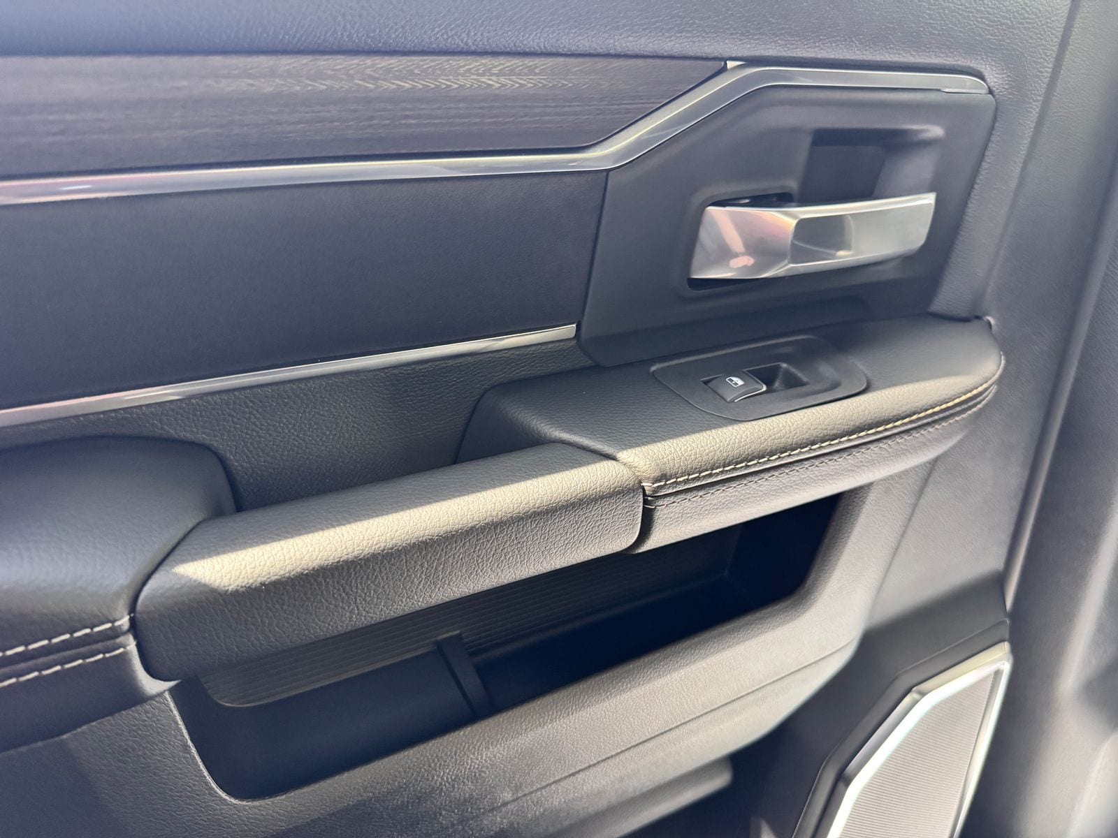 2026 RAM 3500 Chassis Big Horn - Photo 33