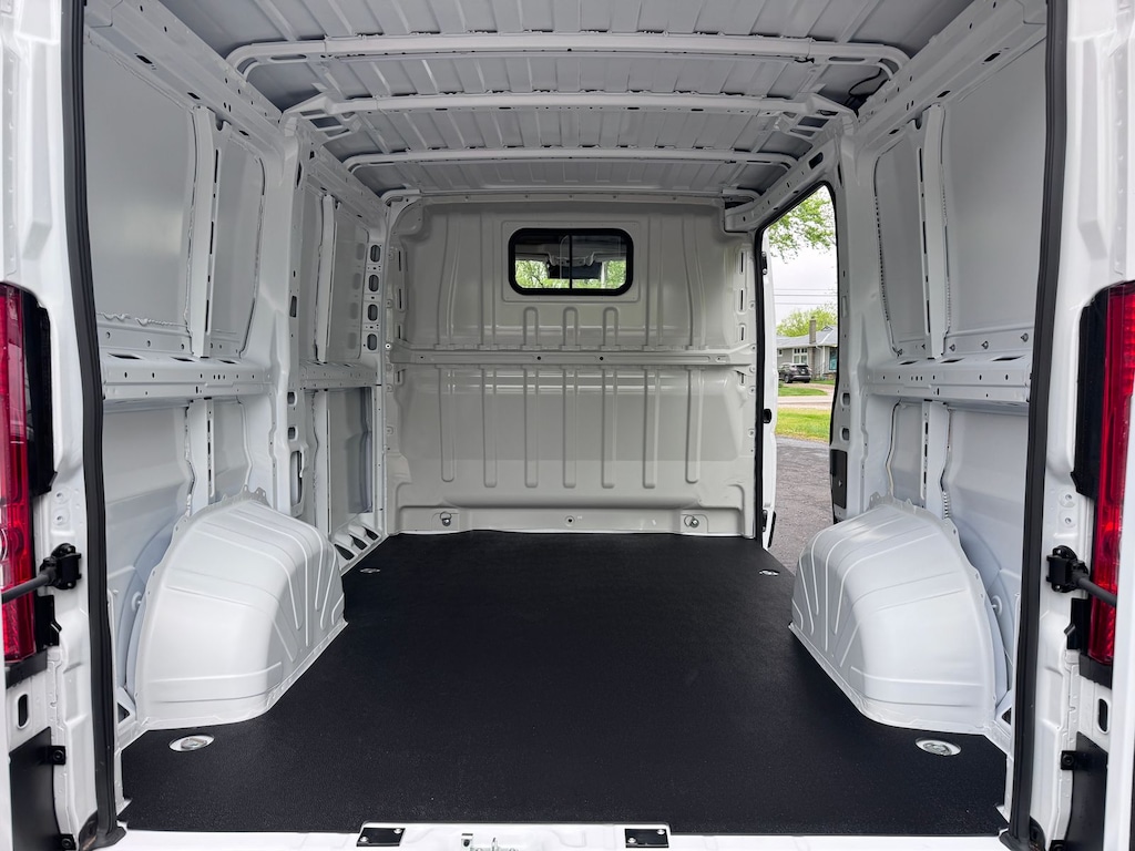 New 2025 Ram ProMaster PROMASTER 1500 TRADESMAN CARGO VAN LOW ROOF 118' W Cargo Van