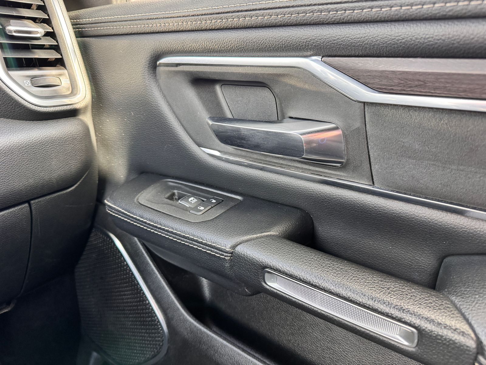 2025 RAM Ram 1500 Pickup Laramie - Photo 24