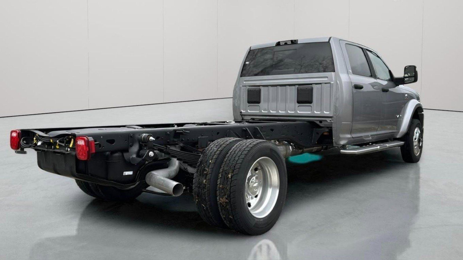 2024 Ram 5500 SLT photo 3