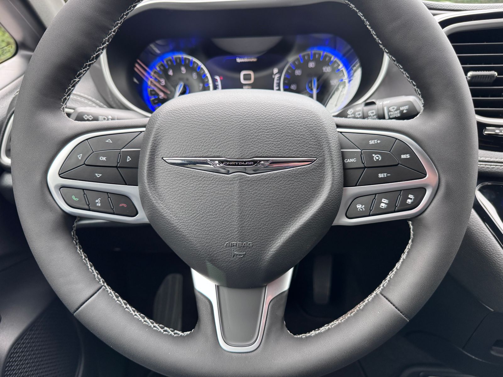 2025 Chrysler Pacifica photo 3