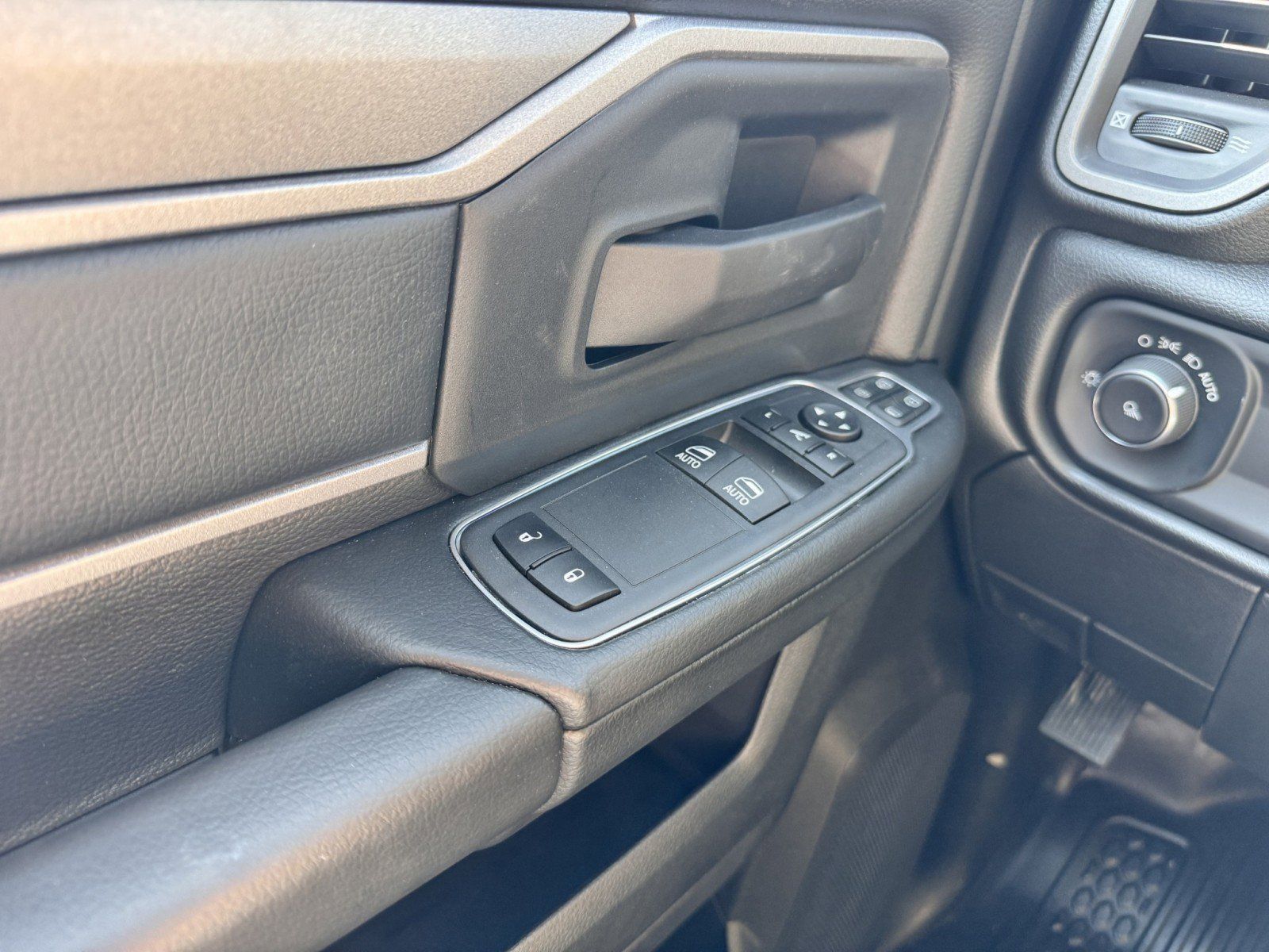 2024 RAM 3500 Tradesman - Photo 17