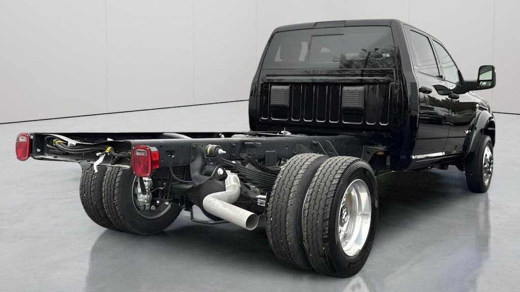 New 2024 Ram 4500 Chassis Cab 4500 SLT CHASSIS CREW CAB 4X4 60' CA Pickup