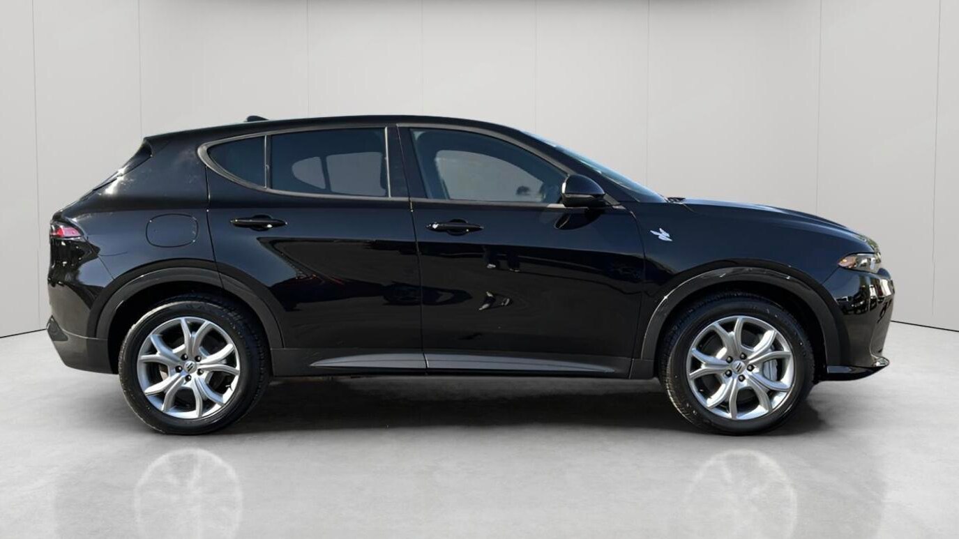 2024 Dodge Hornet R/T photo 2