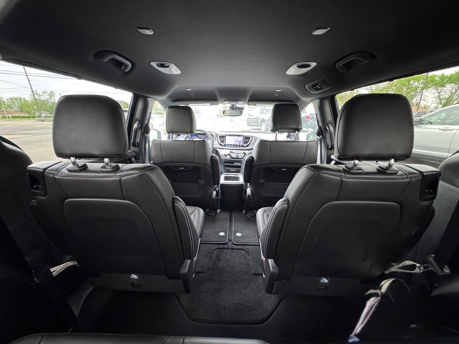 2025 Chrysler Pacifica photo 3