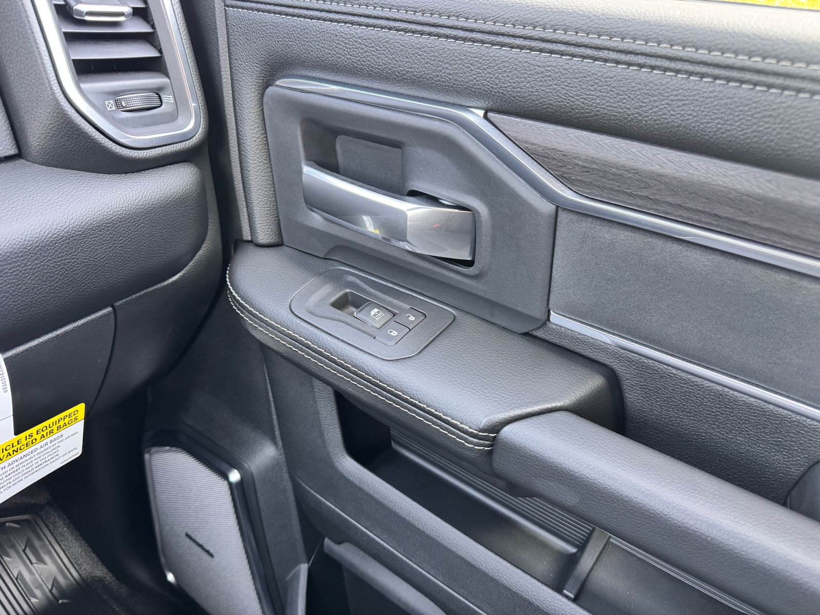 2026 RAM 3500 Chassis Big Horn - Photo 22