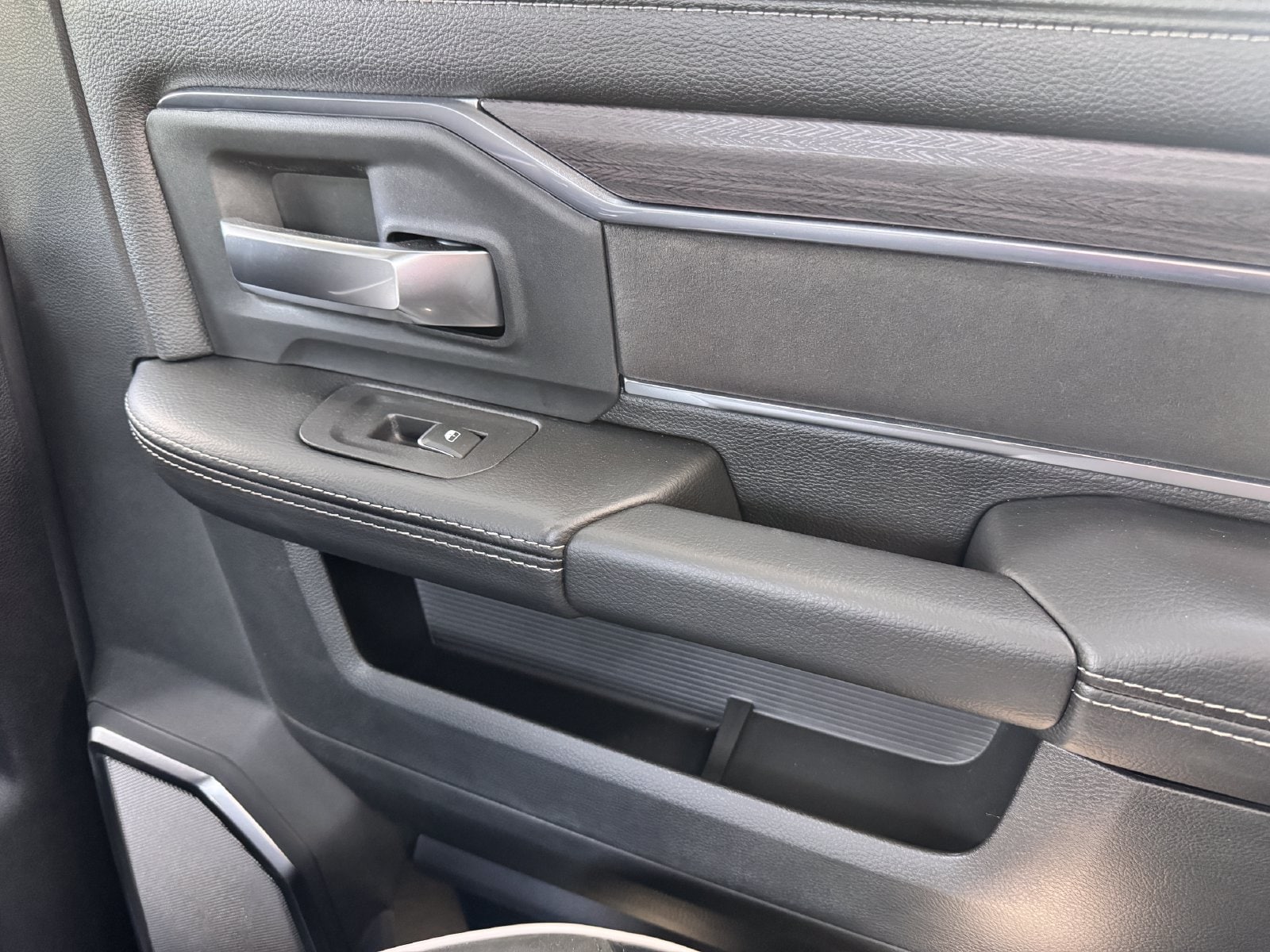 2026 RAM 3500 Chassis Big Horn - Photo 32