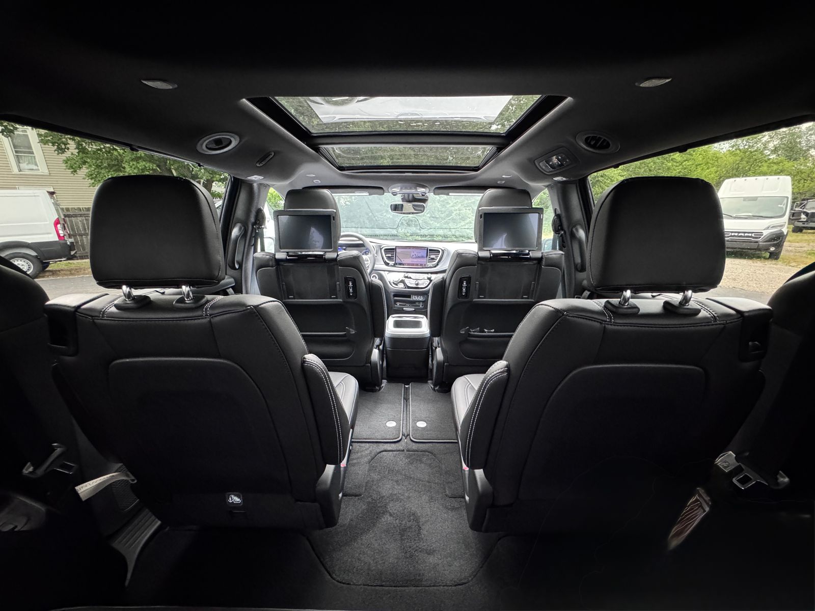 2025 Chrysler Pacifica photo 3