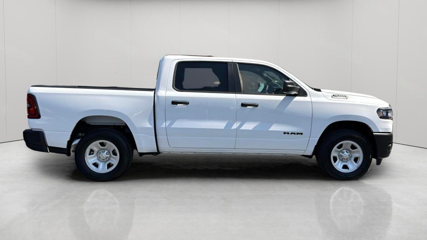 2025 Ram 1500 Tradesman photo 3