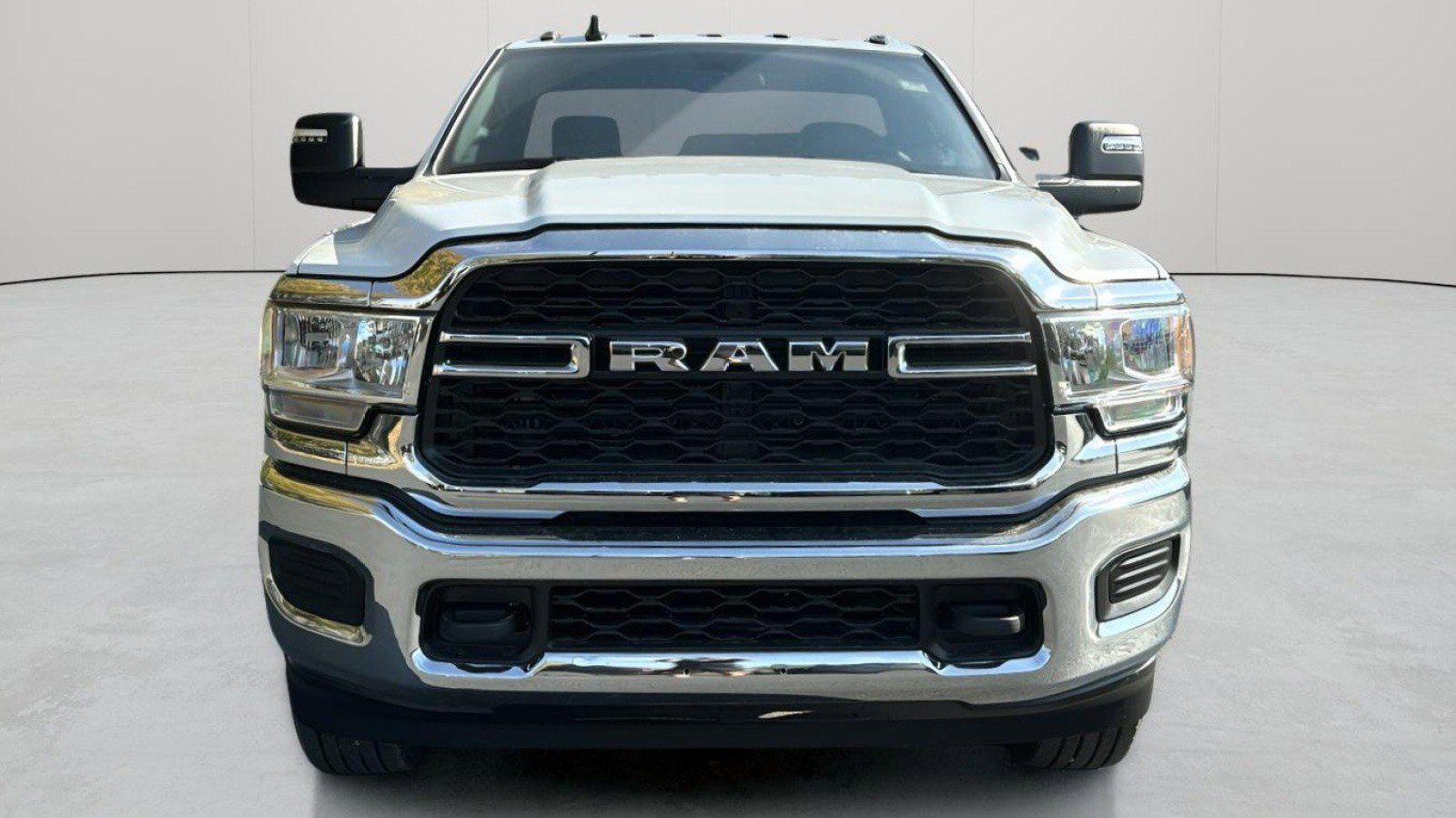 2024 RAM 3500 Tradesman - Photo 9