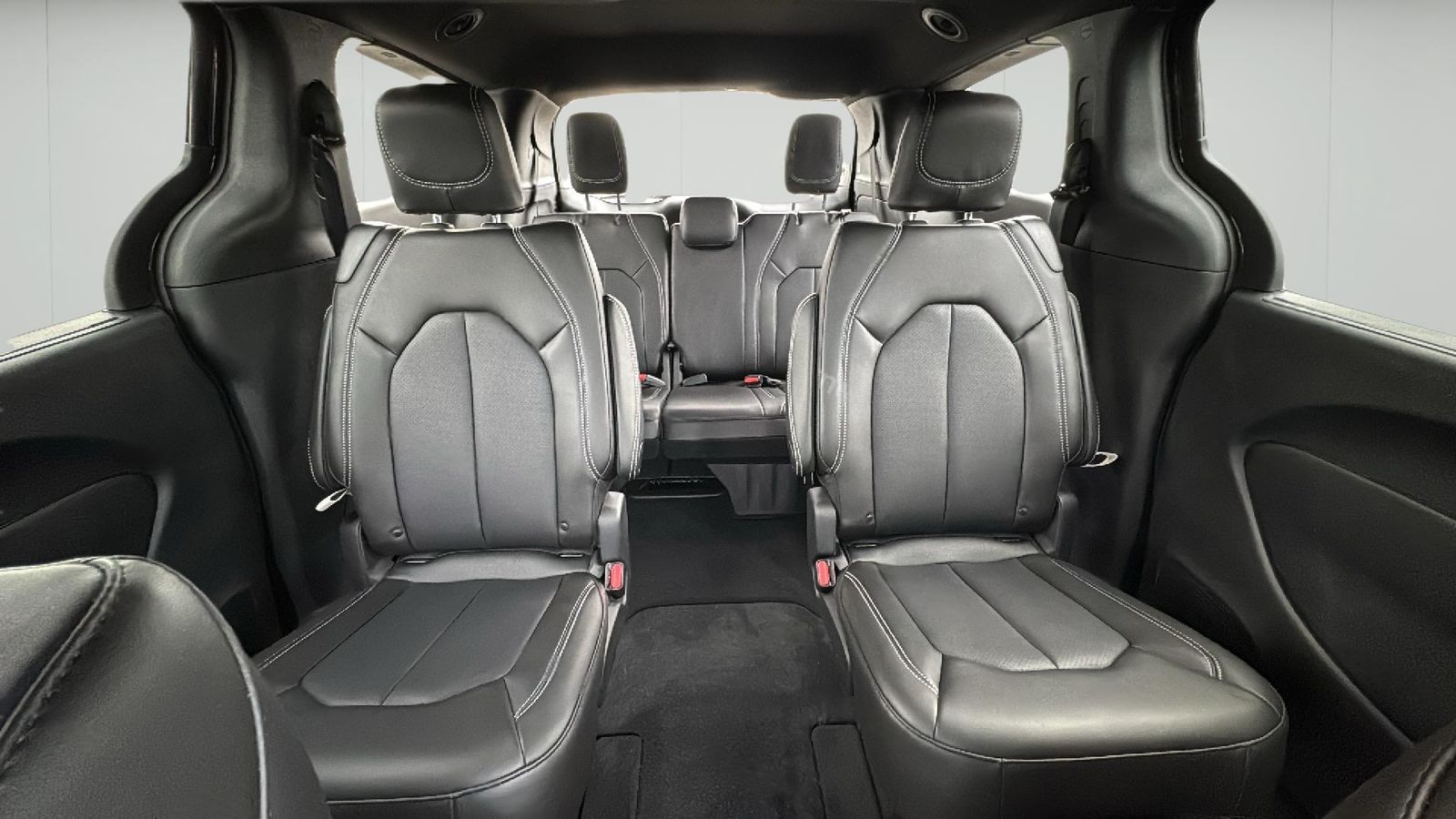 2025 Chrysler Pacifica photo 4