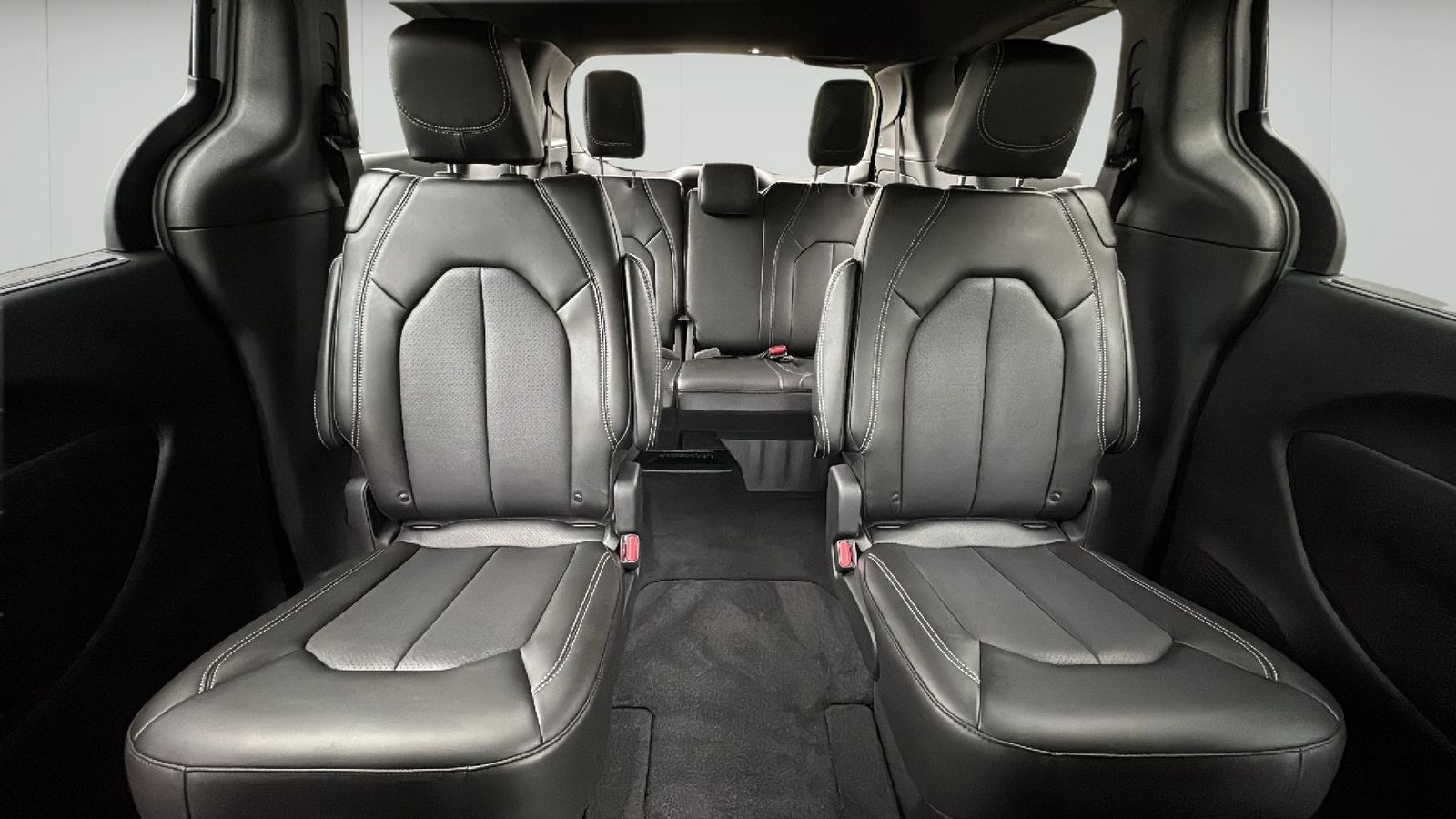 2025 Chrysler Pacifica photo 4