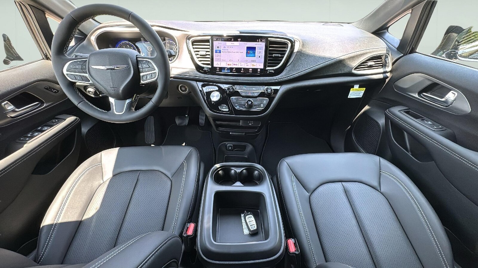 2026 Chrysler Pacifica photo 2