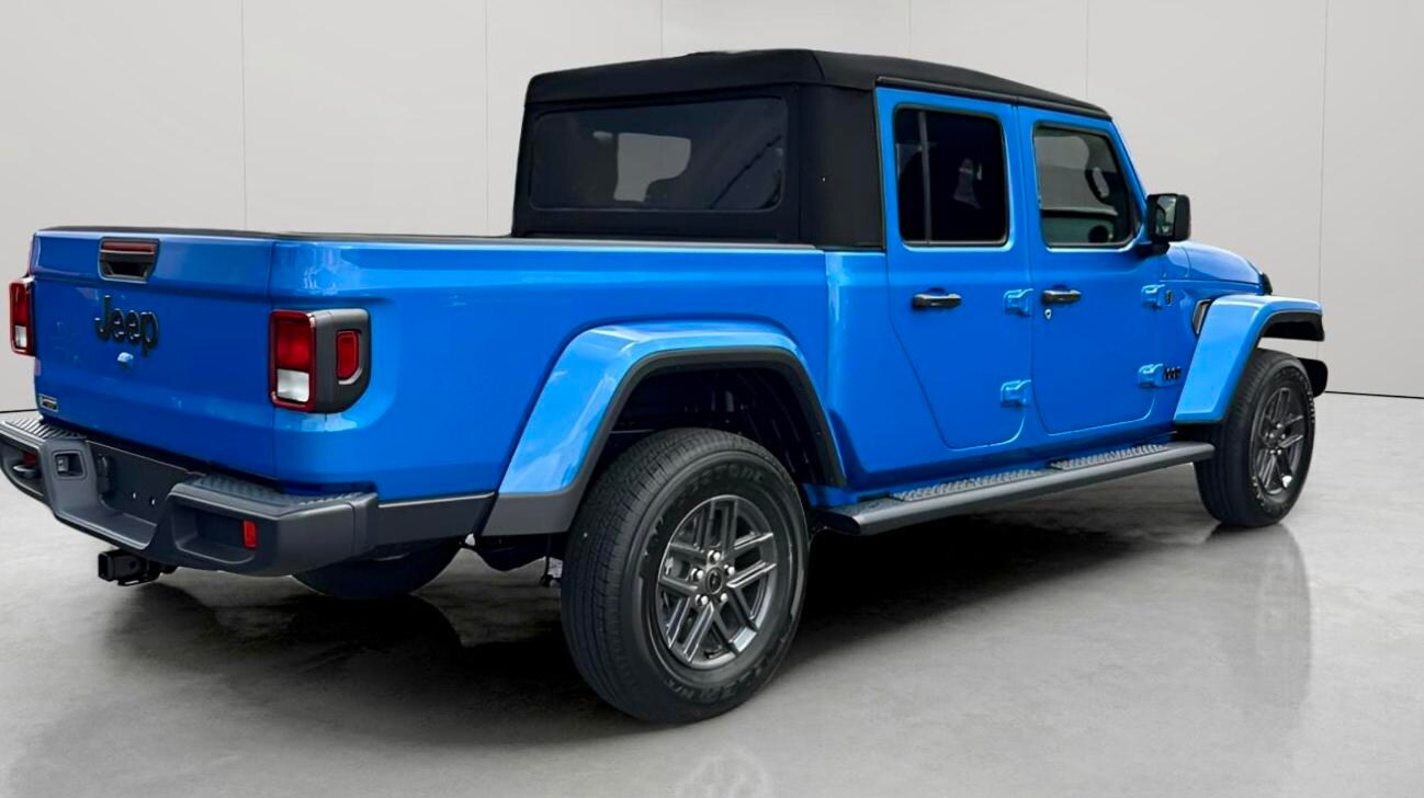2025 Jeep Gladiator Sport S photo 3