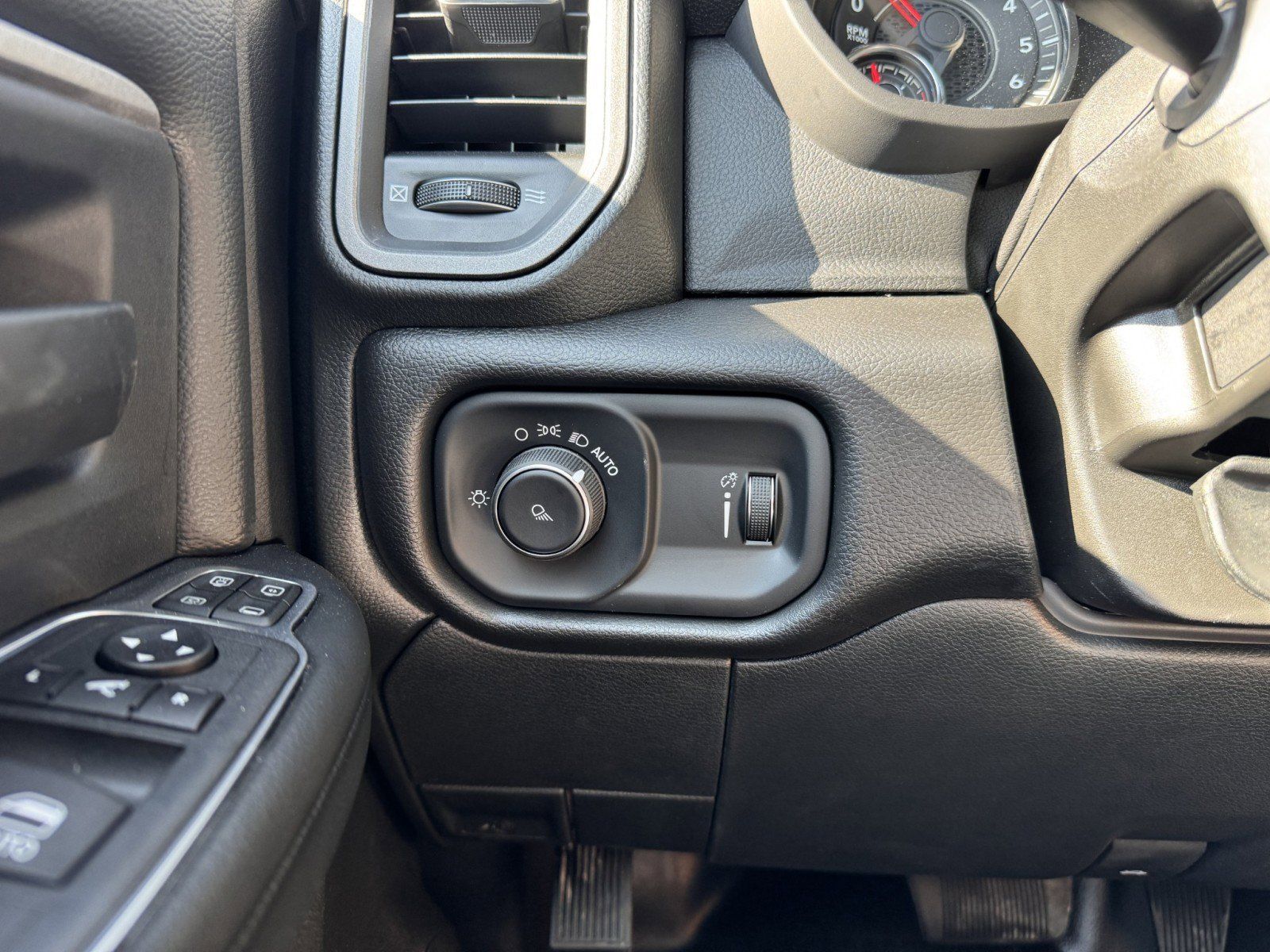 2024 RAM 3500 Tradesman - Photo 18