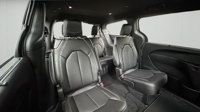 2025 Chrysler Pacifica Select - Photo 27