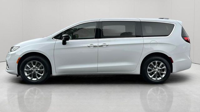 2025 Chrysler Pacifica Select - Photo 9
