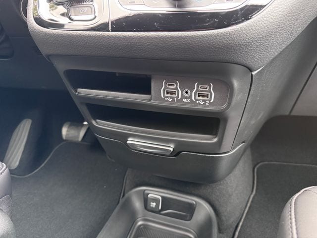 2025 Chrysler Pacifica Select - Photo 19