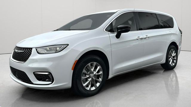 2025 Chrysler Pacifica Select - Photo 10