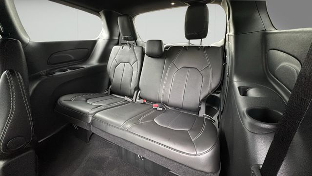 2025 Chrysler Pacifica Select - Photo 26