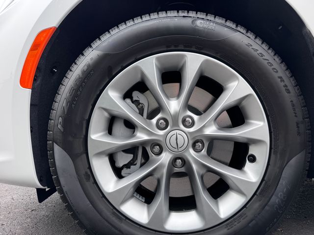 2025 Chrysler Pacifica Select - Photo 32