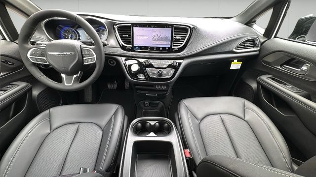 2025 Chrysler Pacifica Select - Photo 14