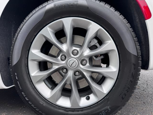 2025 Chrysler Pacifica Select - Photo 31