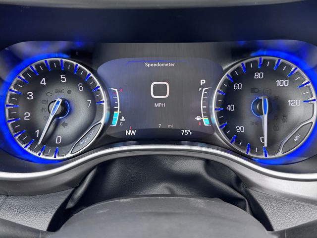 2025 Chrysler Pacifica Select - Photo 15