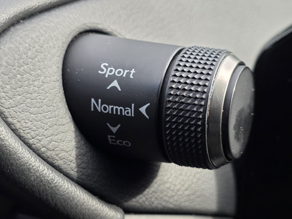 2022 Lexus ES 350 - Photo 16