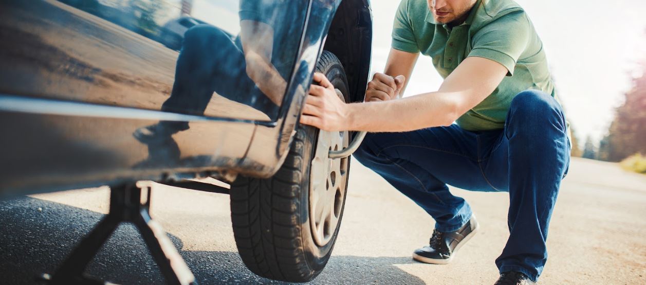 How%20to%20Change%20a%20Flat%20Tire%20in%20Toledo%2C%20OH.jpg