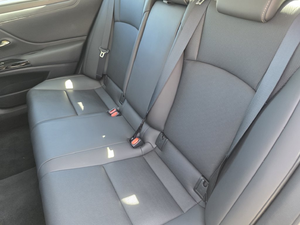 2022 Lexus ES 350 - Photo 21