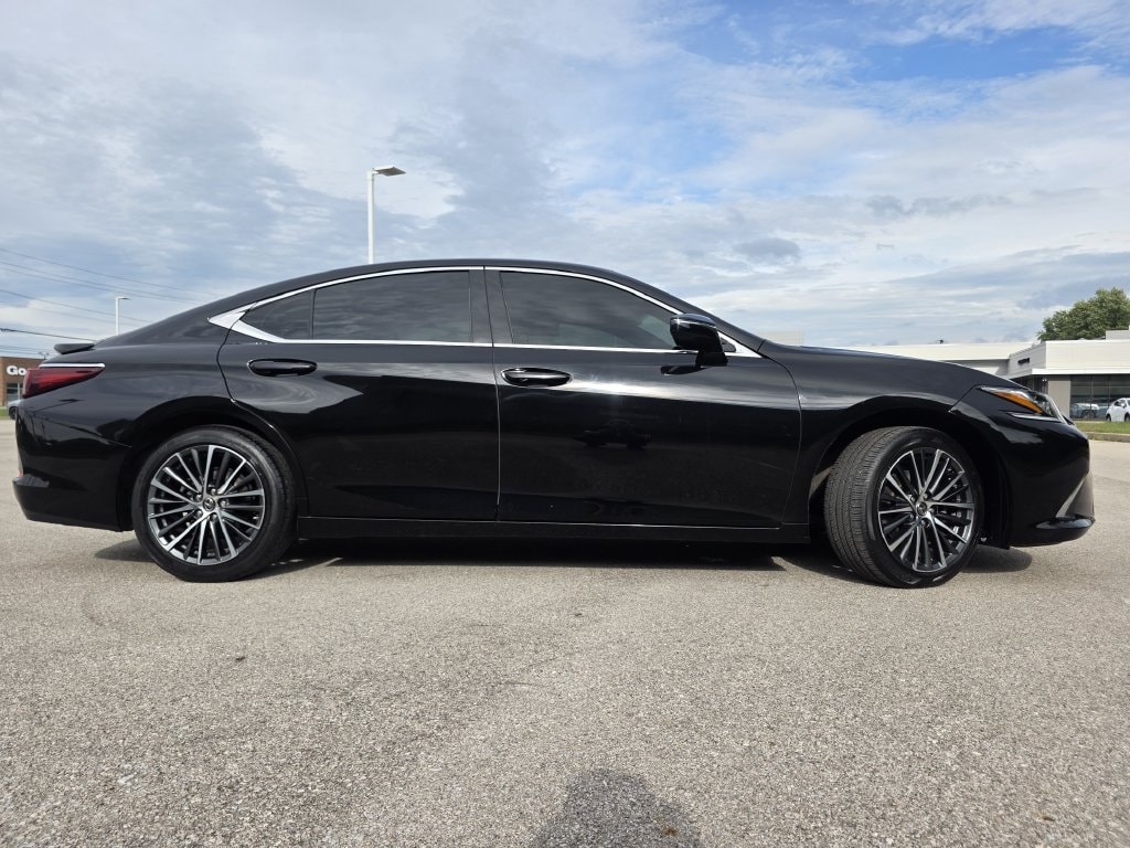 2022 Lexus ES 350 - Photo 11