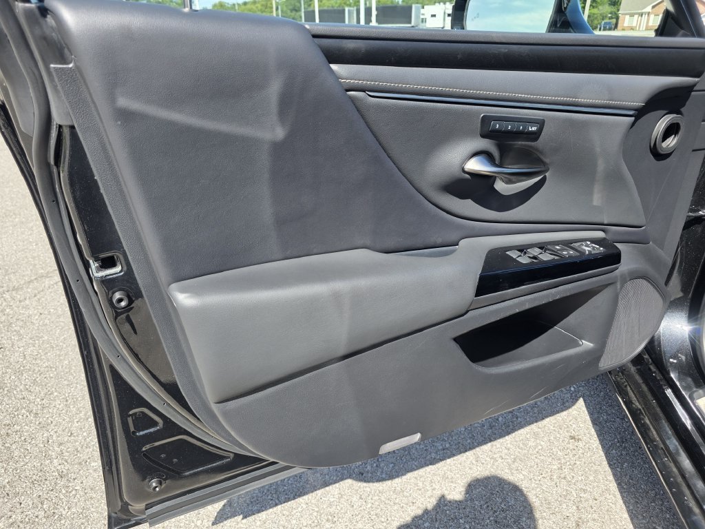 2022 Lexus ES 350 - Photo 17