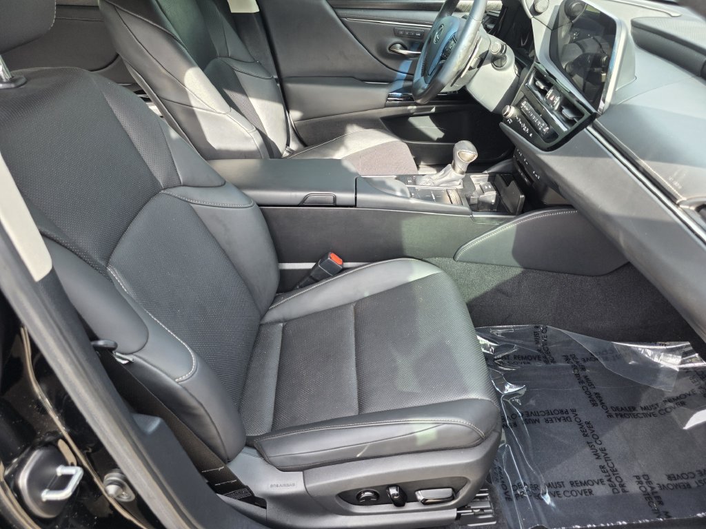 2022 Lexus ES 350 - Photo 19
