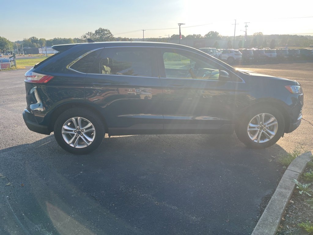 2020 Ford Edge SEL photo 2