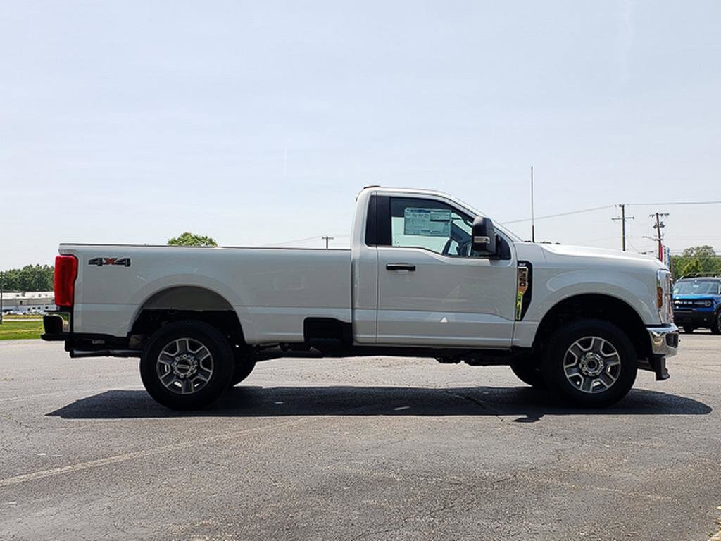 2025 Ford F-350 XLT photo 4