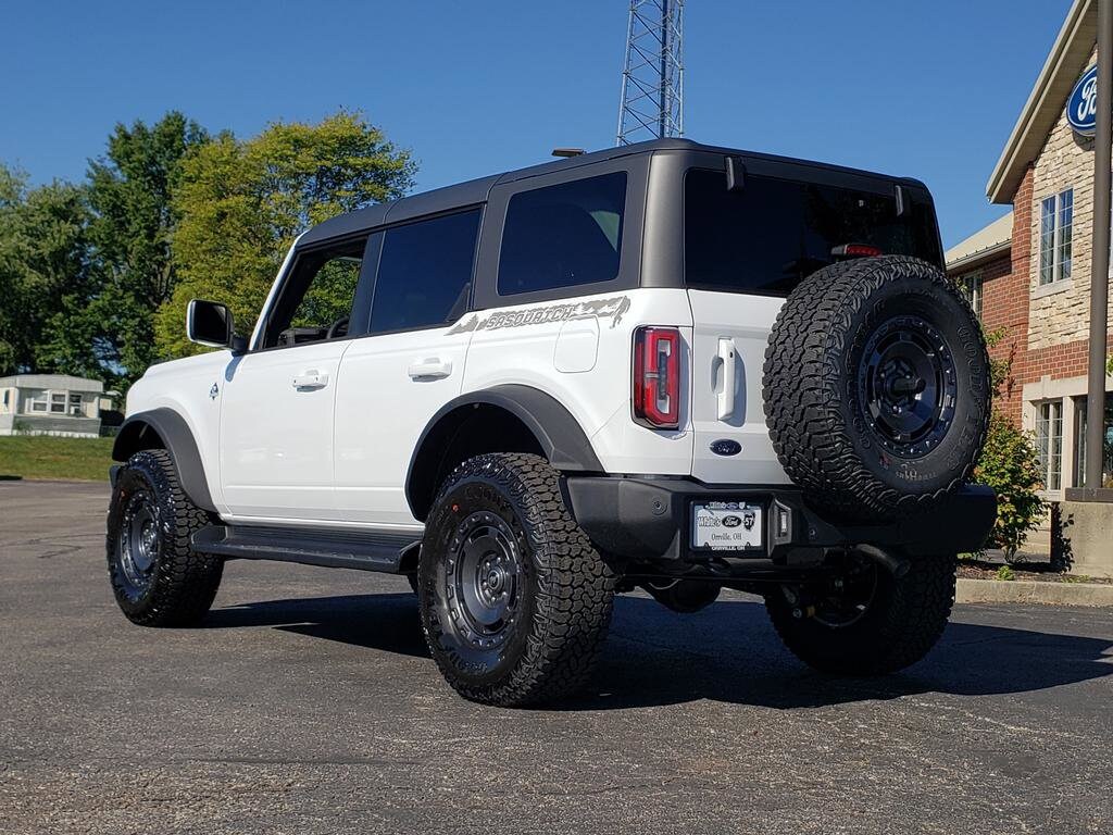 2025 Ford Bronco Outer Banks photo 3
