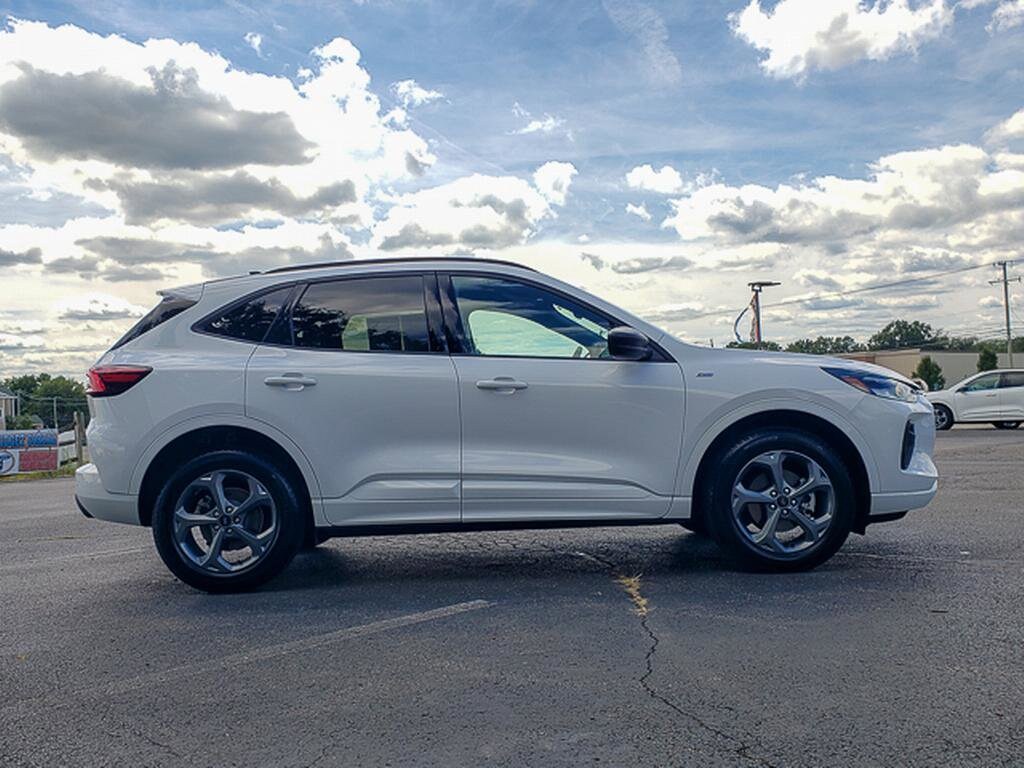 2023 Ford Escape ST-Line photo 4