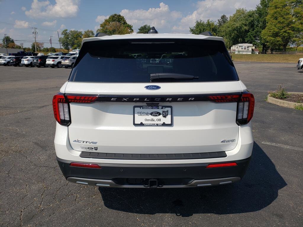 2025 Ford Explorer photo 4