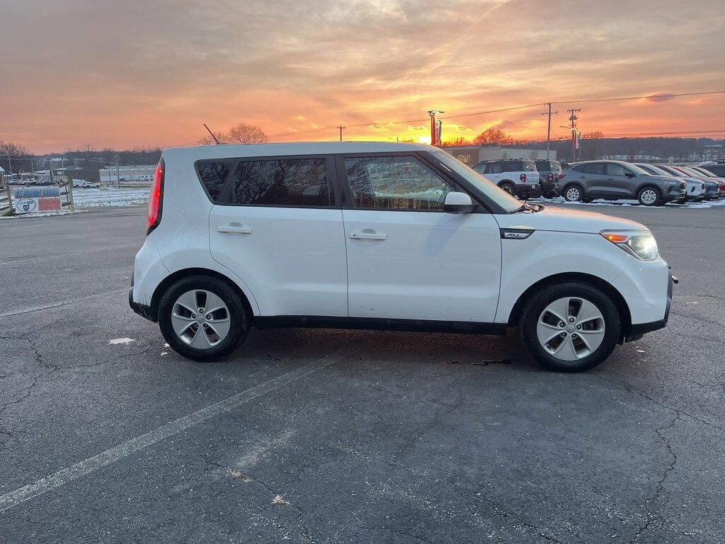 Used 2016 Kia Soul Base FWD Hatchback