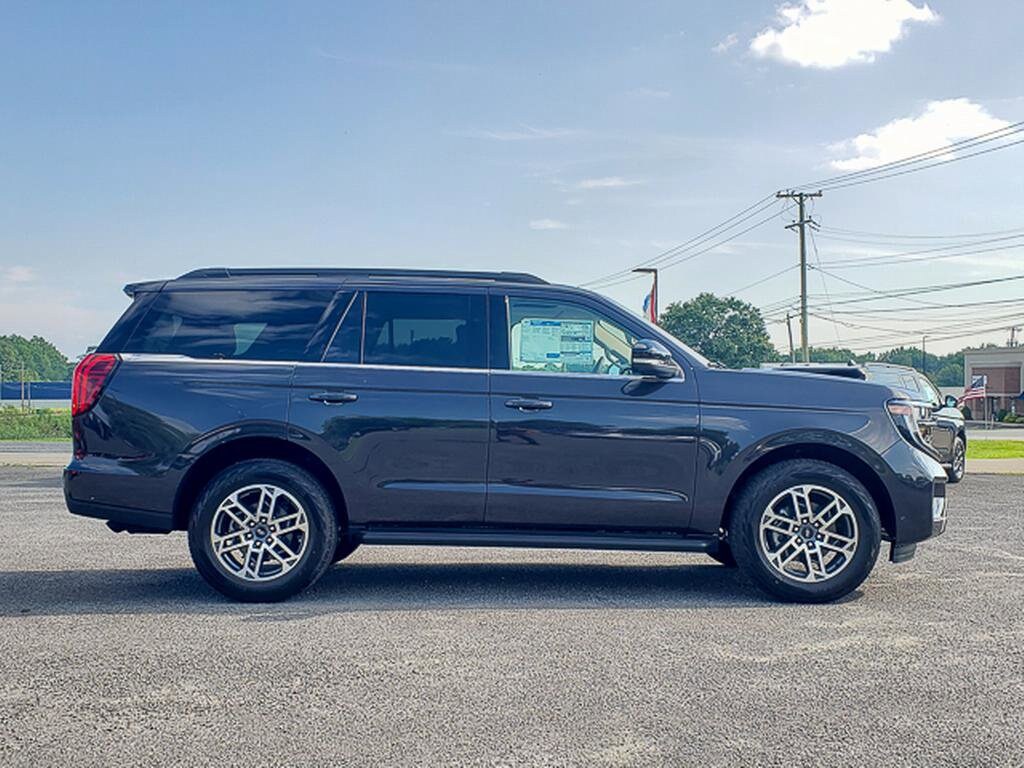 2025 Ford Expedition photo 4