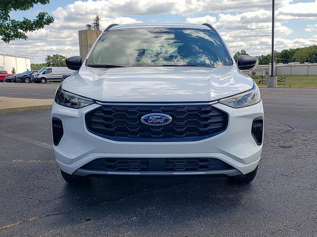 2023 Ford Escape ST-Line photo 2