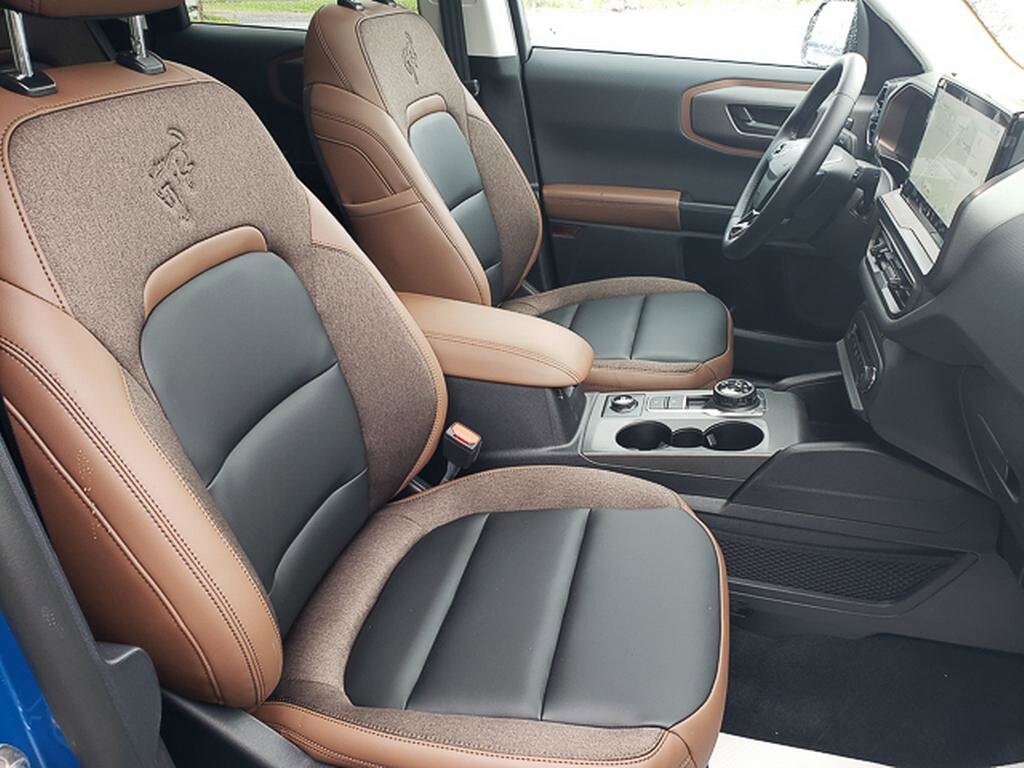 2025 Ford Bronco Sport Outer Banks photo 4